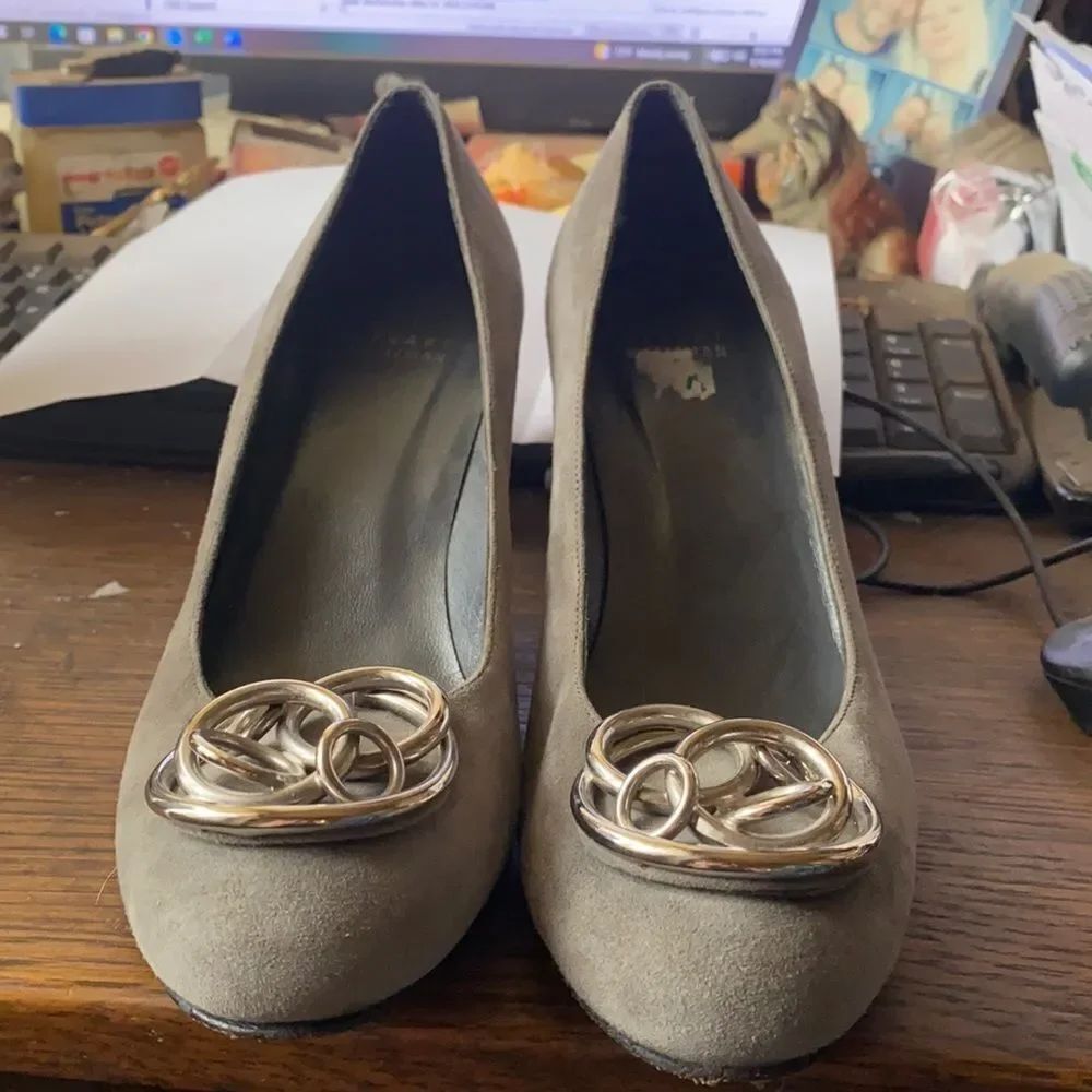 Stuart Weizman gray heels sz. 7.5